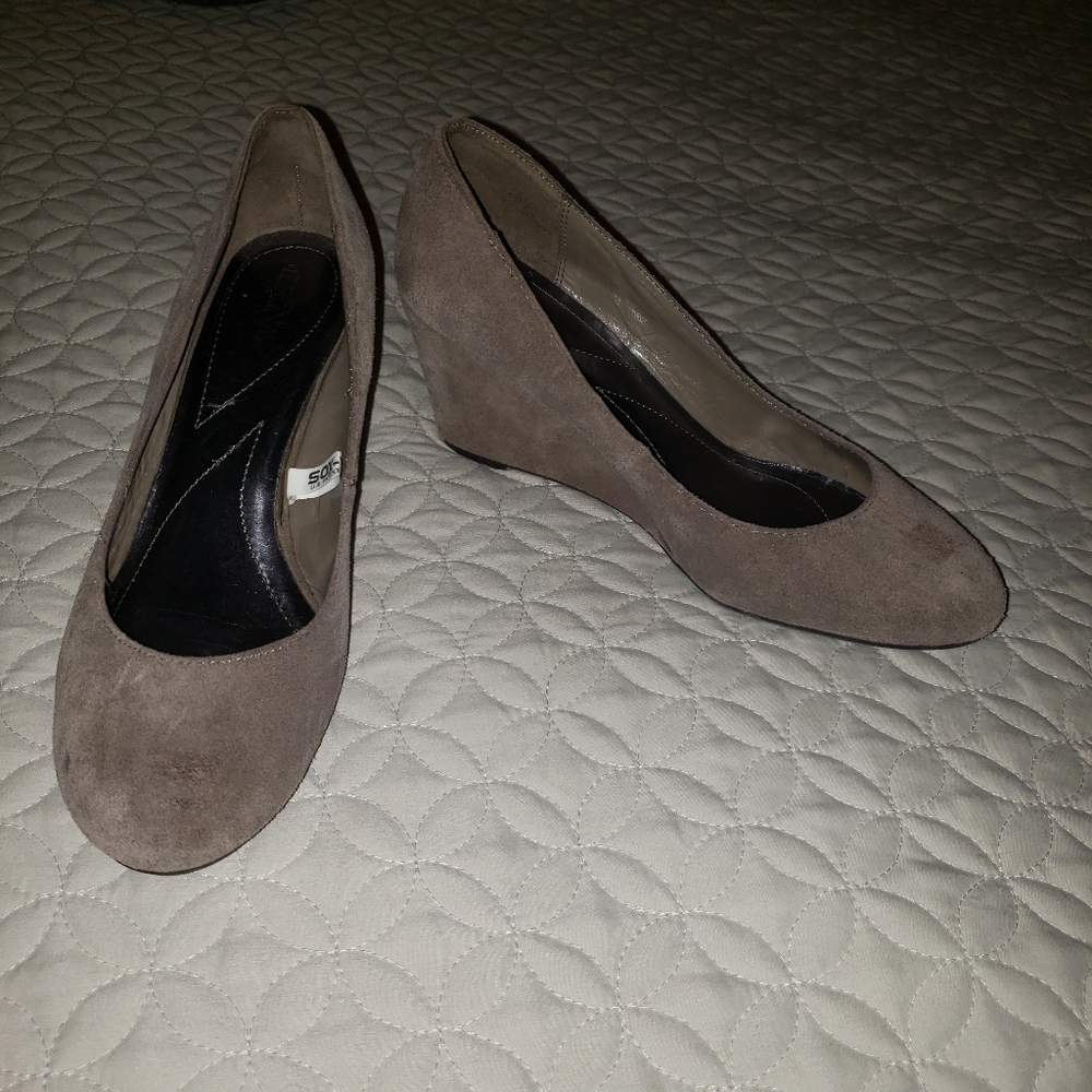Shoes - Picture 2 of 3
